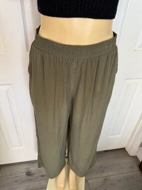 Splendid 100% silk pull on straight leg olive green pants medium